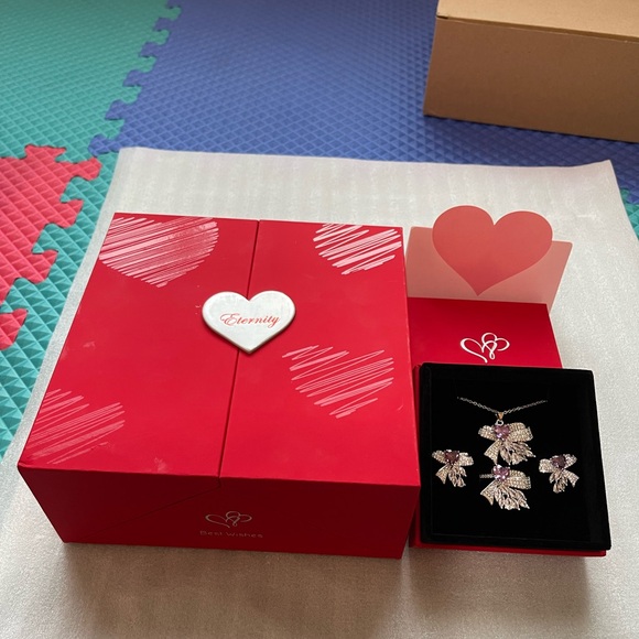 Beautiful Jewelry set with gift box for women. - Picture 5 of 6